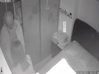 【网曝乱伦】爷爷给孙子发完红包，儿媳妇就进来伺候内射！长期乱