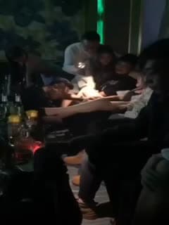 #公共场所#烟头烫屄，是个狠人